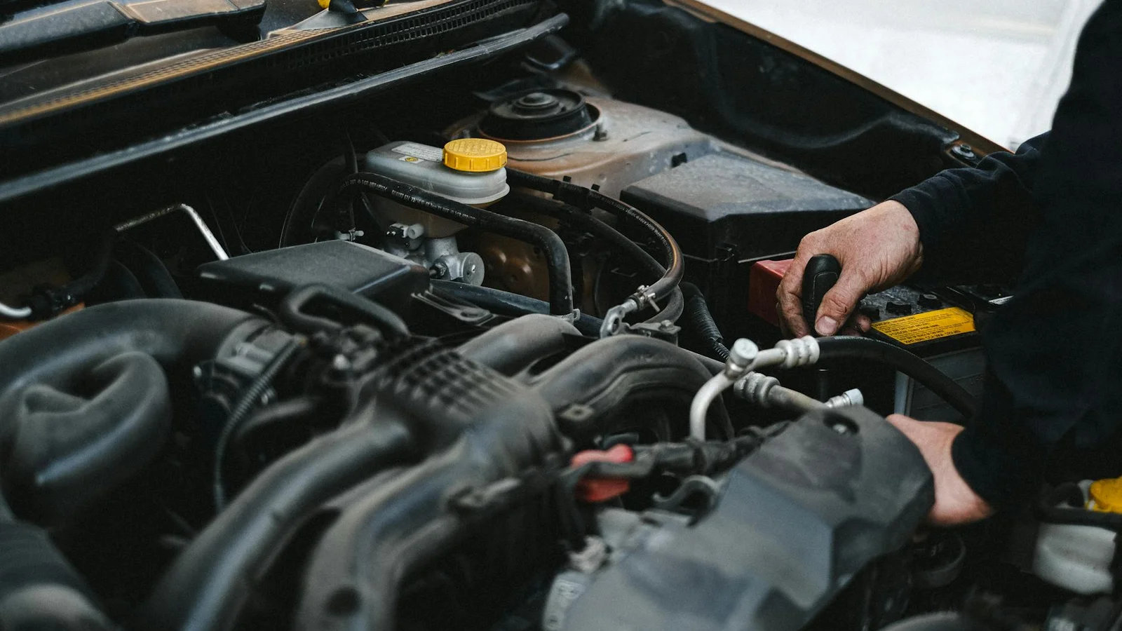 Audi S-tronic Getriebe Reparatur – geöffnetes Doppelkupplungsgetriebe in einer Fachwerkstatt
