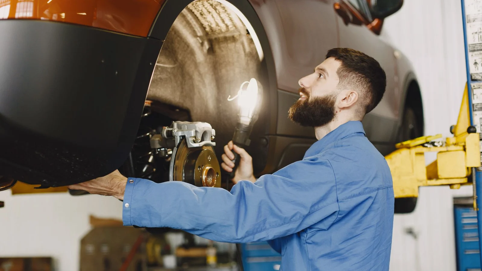DQ250 Mechatronik Reparatur – DSG Getriebe 02E im Werkstattbereich