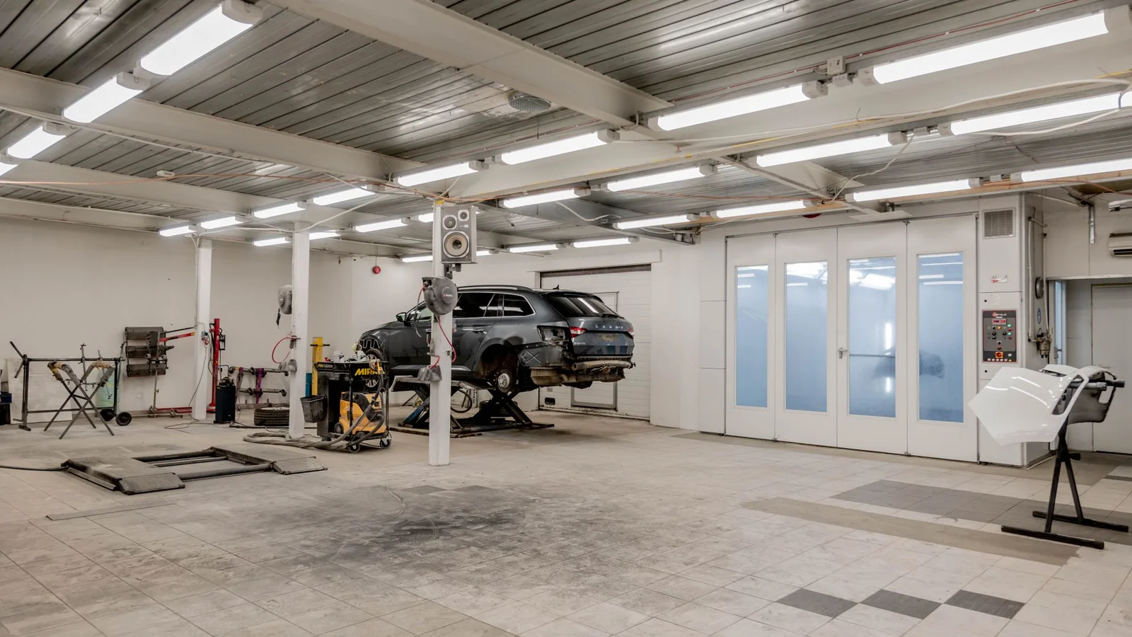 Geöffnete S-tronic-Mechatronik einer Audi DL501 auf dem Prüfstand