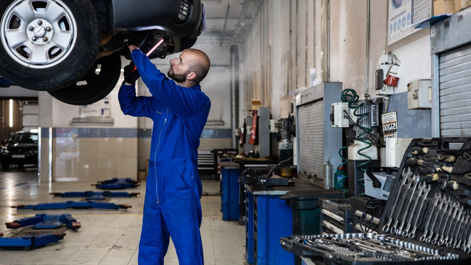 VW Beetle mit DSG DQ250 Getriebe in der Werkstatt